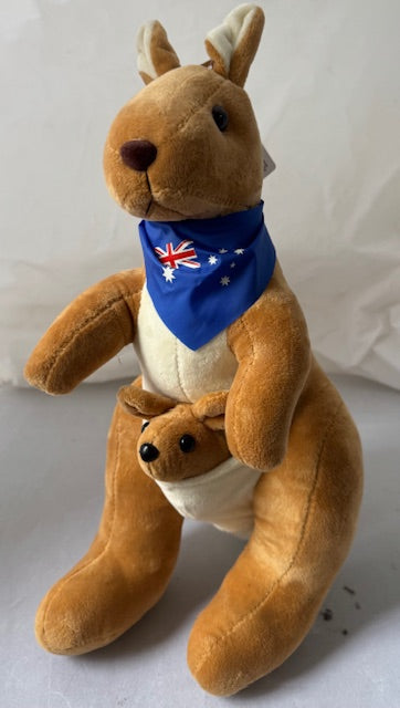 Kangaroo Swaggie với Joey và Cờ (40cm)